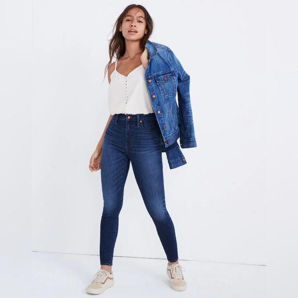Madewell Petite Curvy High-Rise Skinny Jeans in Danny Wash - Picture 4 of 9